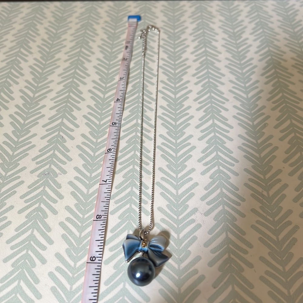 NWOT Bow Charm Necklace - Picture 3 of 3
